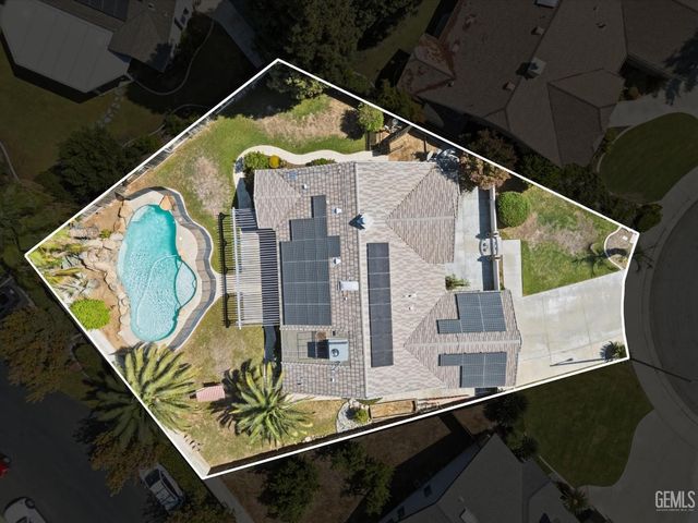 9412 Foxglen Court, Bakersfield, CA 93312