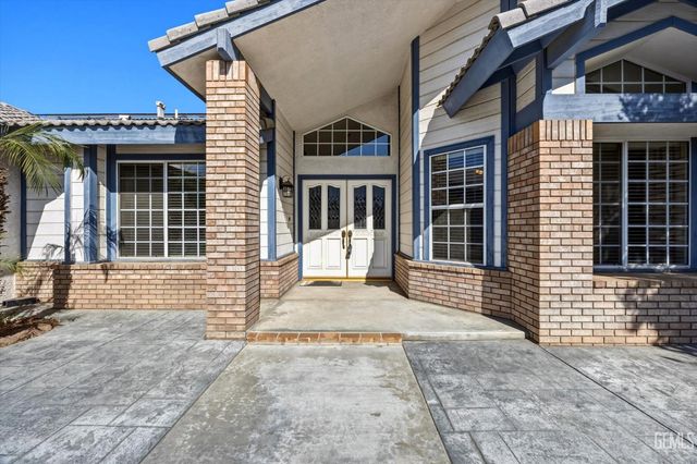 9412 Foxglen Court, Bakersfield, CA 93312