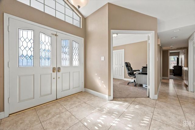 9412 Foxglen Court, Bakersfield, CA 93312