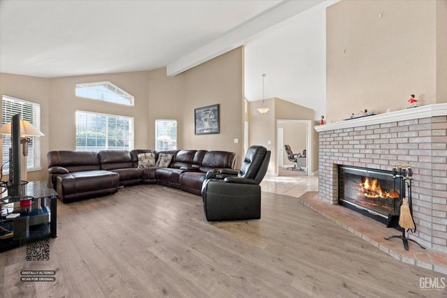 9412 Foxglen Court, Bakersfield, CA 93312