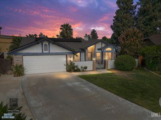 9412 Foxglen Court, Bakersfield, CA 93312