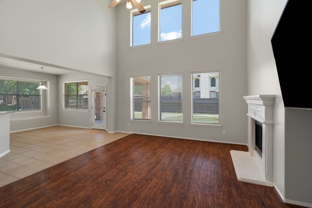 9028 Foxwood Drive, Fort Worth, TX 76244
