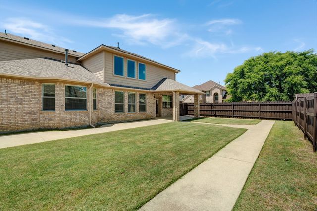 9028 Foxwood Drive, Fort Worth, TX 76244