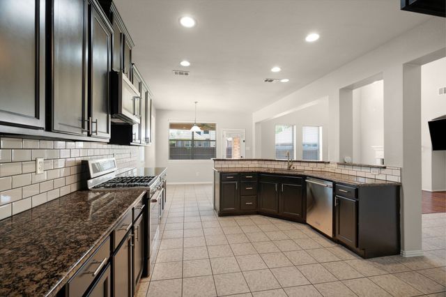 9028 Foxwood Drive, Fort Worth, TX 76244