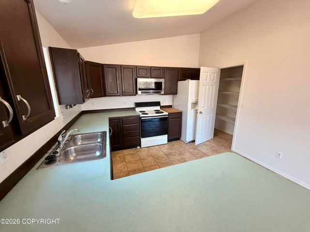 8700 Cross Pointe Loop, Anchorage, AK 99504