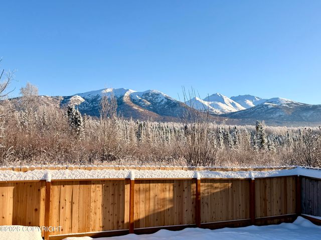 8700 Cross Pointe Loop, Anchorage, AK 99504