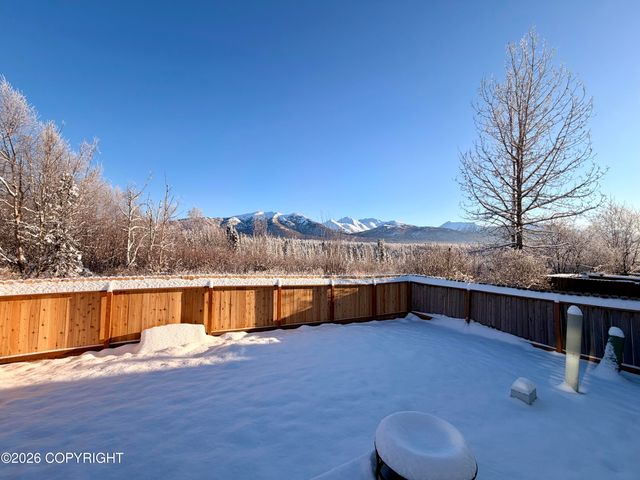8700 Cross Pointe Loop, Anchorage, AK 99504