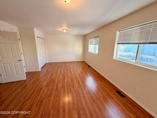 8700 Cross Pointe Loop, Anchorage, AK 99504