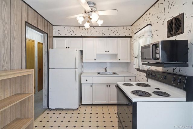 695 Eileen Court, Franklin Square, NY 11010