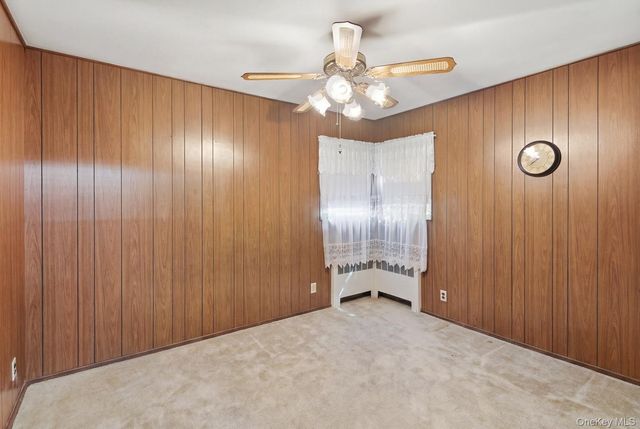 695 Eileen Court, Franklin Square, NY 11010