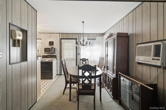 695 Eileen Court, Franklin Square, NY 11010