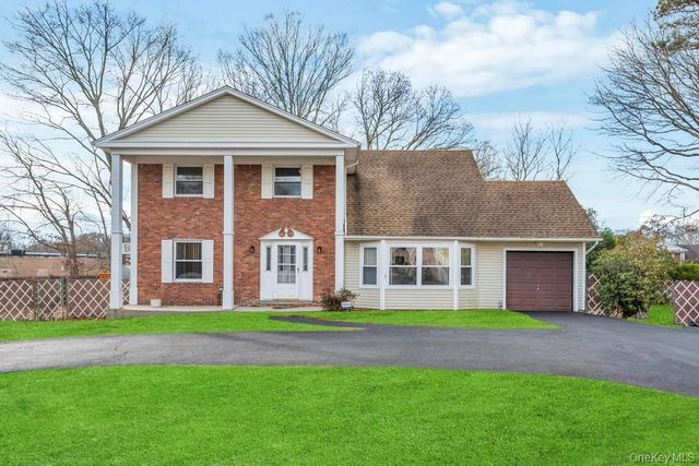 2 Martin Street, Coram, NY 11727