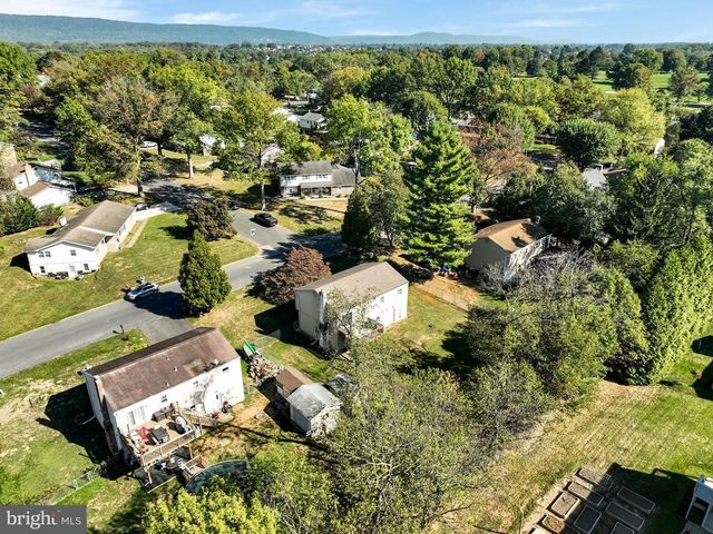 3912 BROOKRIDGE DR, Mechanicsburg, PA 17050