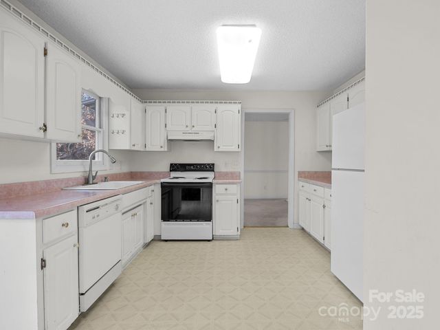 383 Woody Circle, Tryon, NC 28782