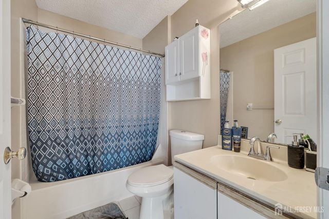 55 Guisborough Way, Edison, NJ 08820