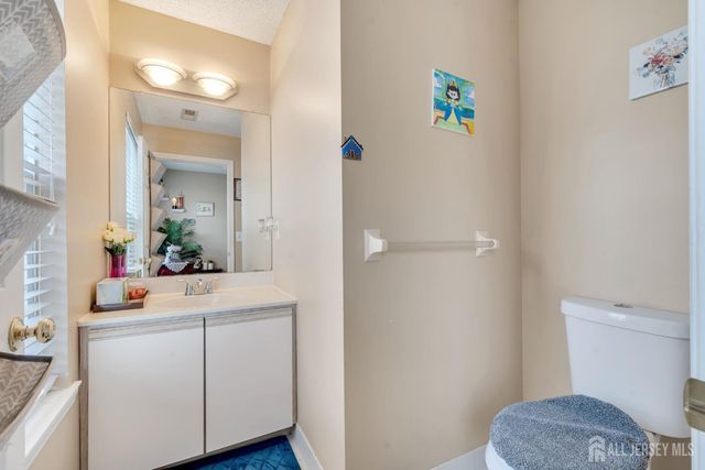 55 Guisborough Way, Edison, NJ 08820