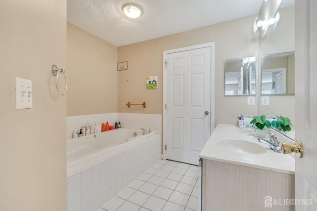 55 Guisborough Way, Edison, NJ 08820