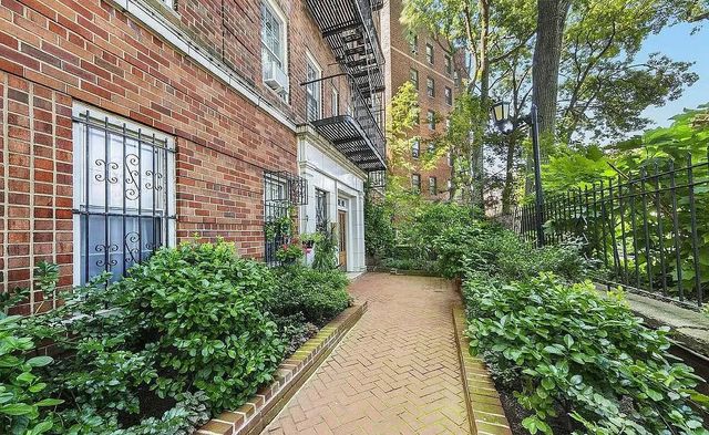 25 Minetta Ln Apt 1F, New York City, NY 10012