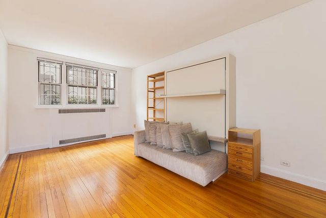 25 Minetta Ln Apt 1F, New York City, NY 10012