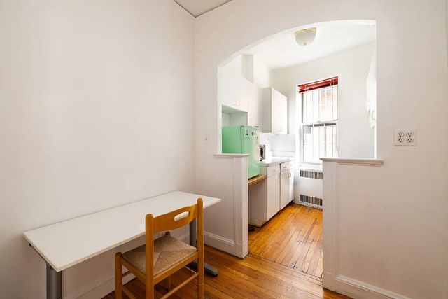 25 Minetta Ln Apt 1F, New York City, NY 10012