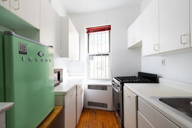 25 Minetta Ln Apt 1F, New York City, NY 10012