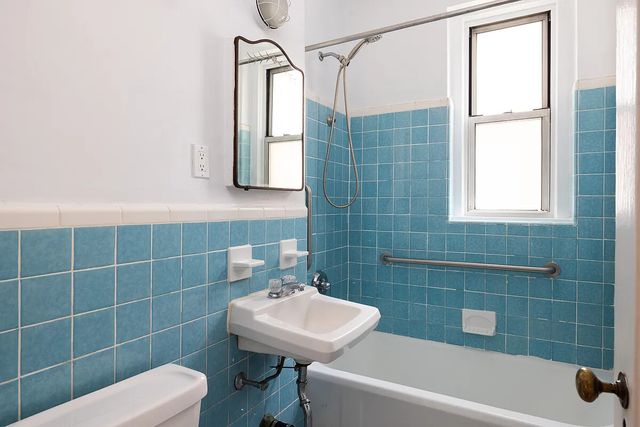 25 Minetta Ln Apt 1F, New York City, NY 10012