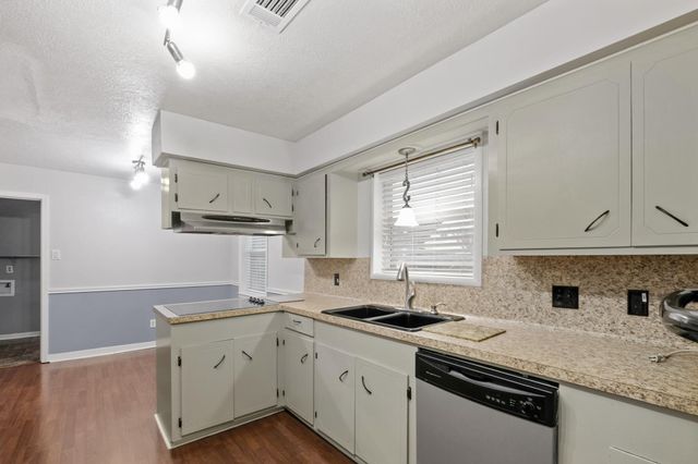 1905 Zapp Lane, Pasadena, TX 77502