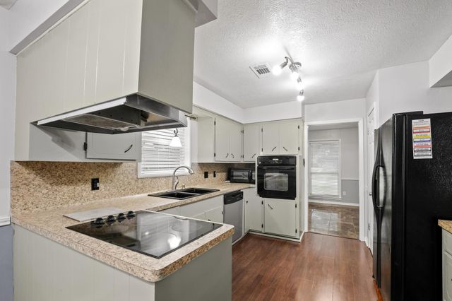 1905 Zapp Lane, Pasadena, TX 77502
