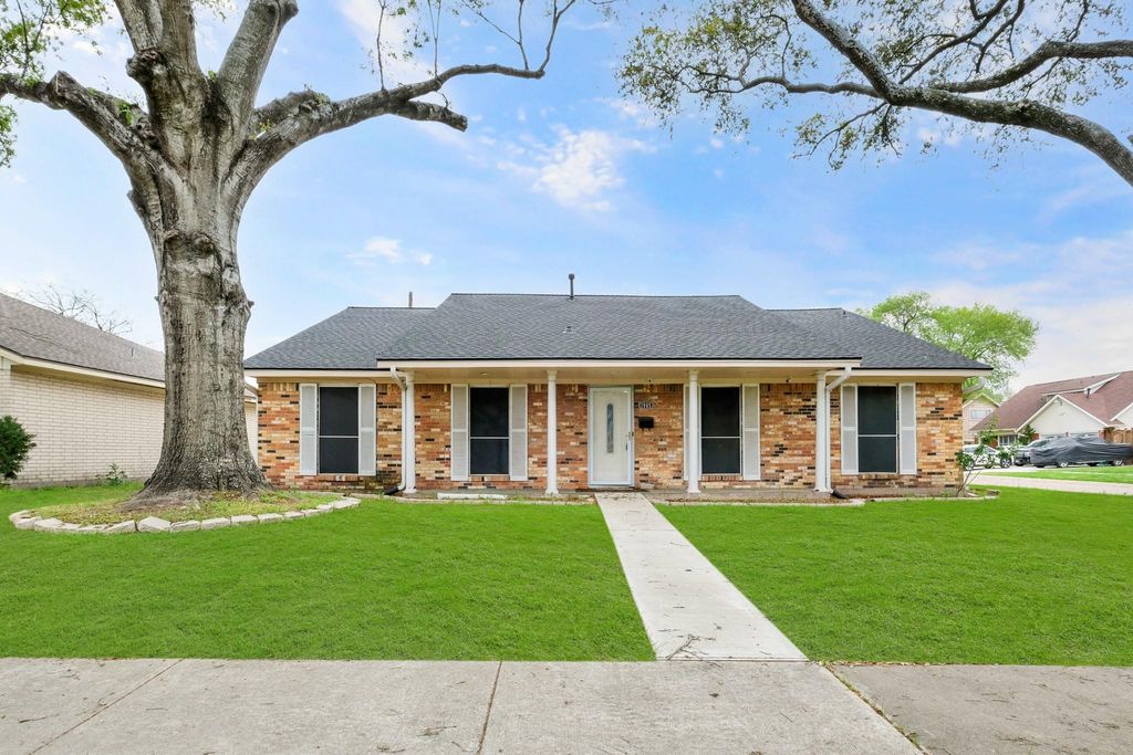 1905 Zapp Lane, Pasadena, TX 77502