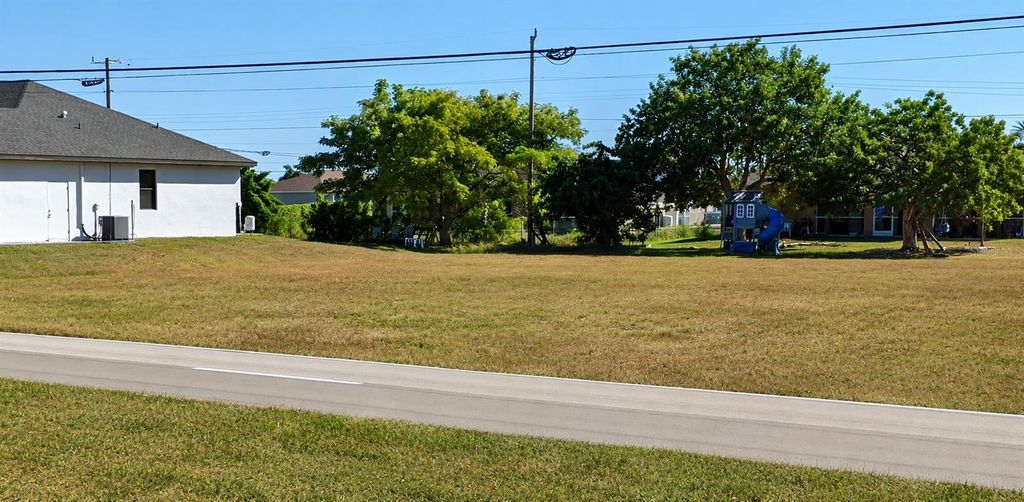 1804 KISMET PARKWAY W, Cape Coral, FL 33993
