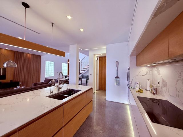 20824 NE 30th Place, Aventura, FL 33180