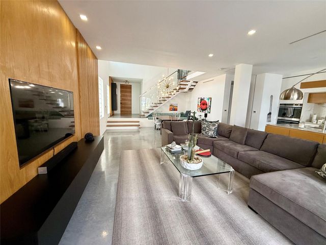20824 NE 30th Place, Aventura, FL 33180