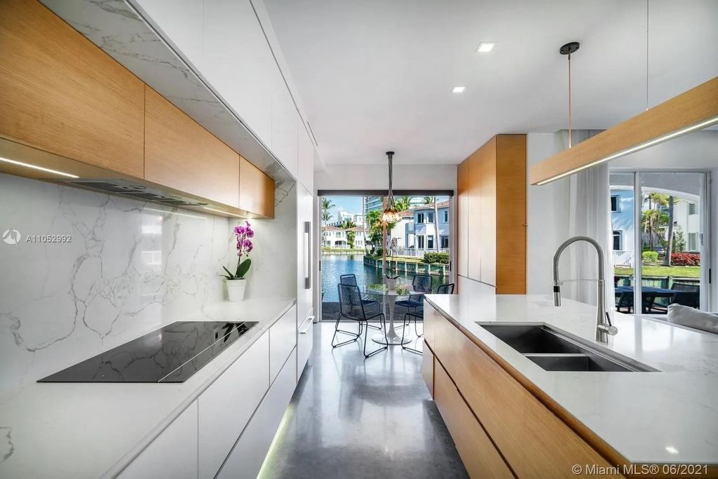 20824 NE 30th Place, Aventura, FL 33180