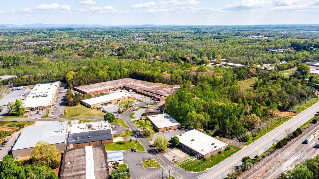 106 Somerset Drive NW, Conover, NC 28613