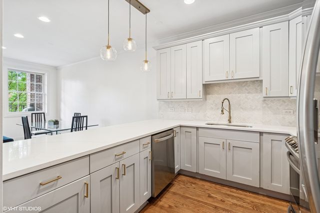 2142 W Division Street 2, Chicago, IL 60622