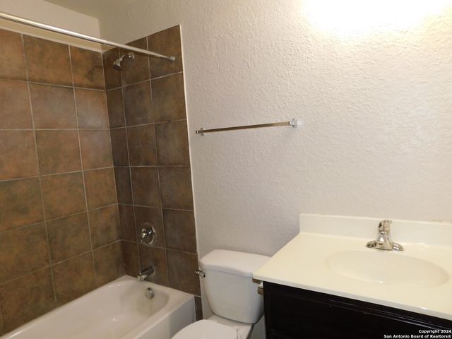 6207 Hazel Valley St, San Antonio, TX 78242