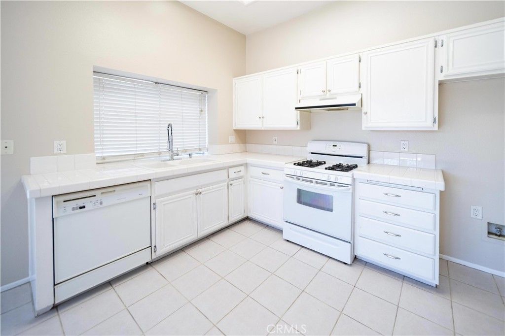 28775 Bridge Water Lane, Menifee, CA 92584 — photo 4