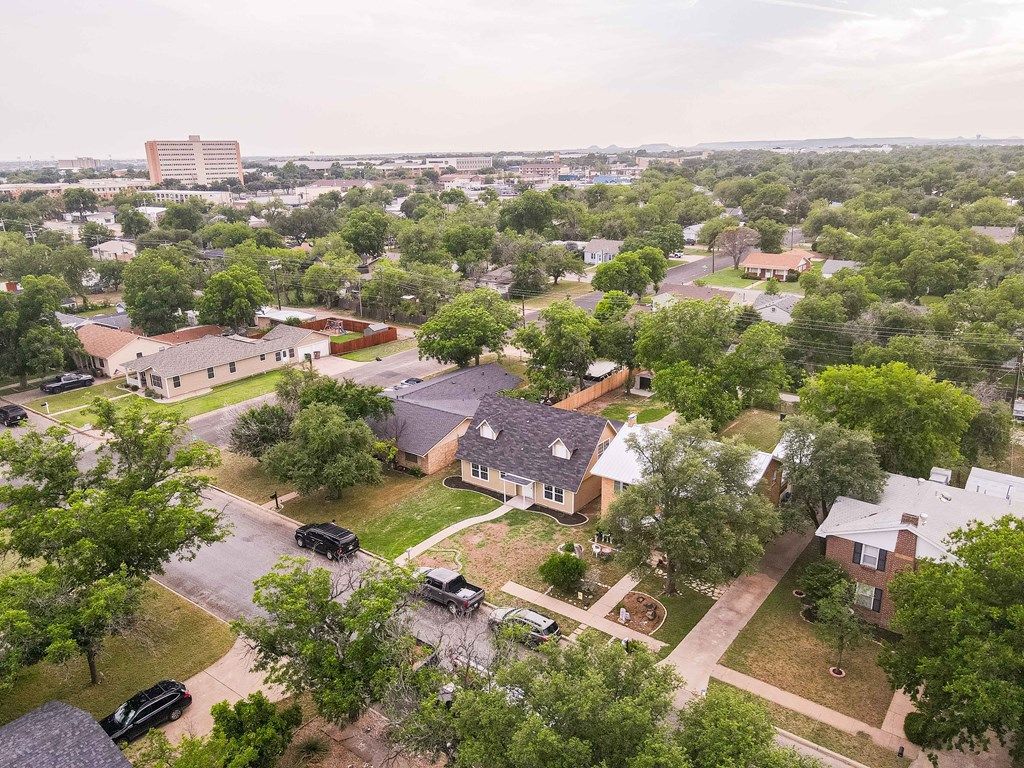 Image 28 of property listing at 1521 S Jackson St, San Angelo, TX 76904