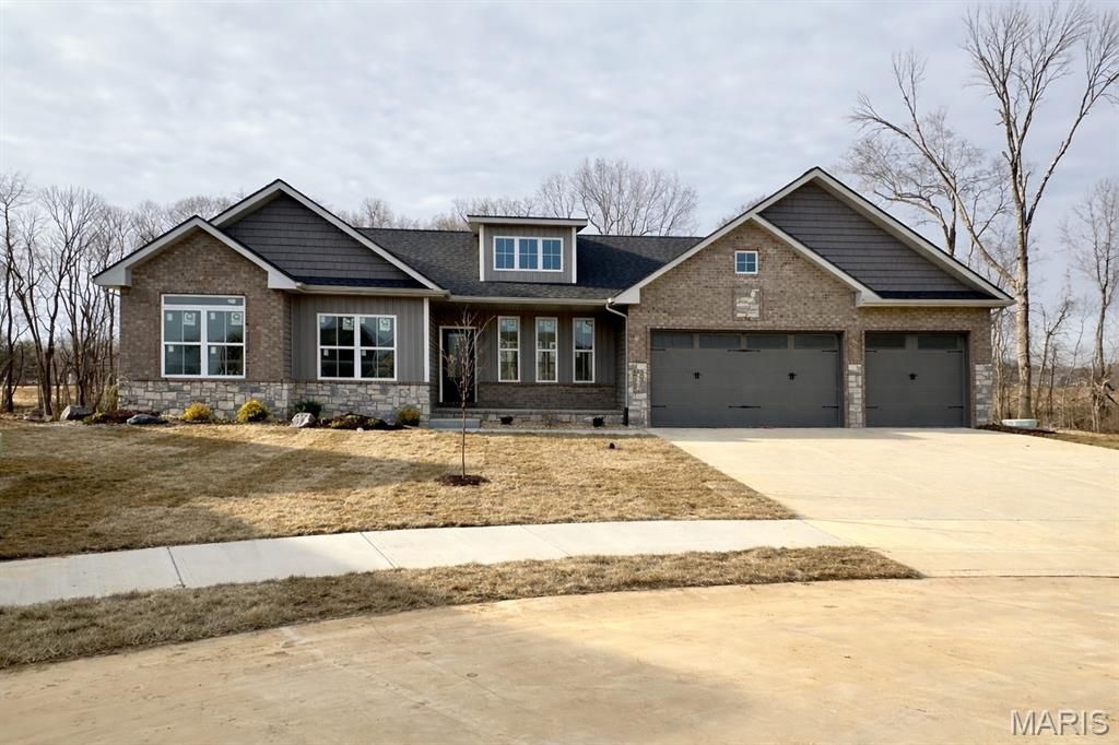 629 Glendale Drive, Troy, IL 62294