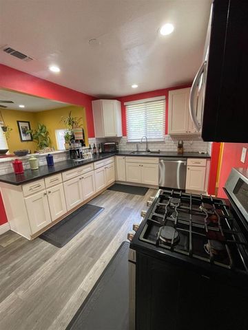 3740 26th Avenue, Sacramento, CA 95820