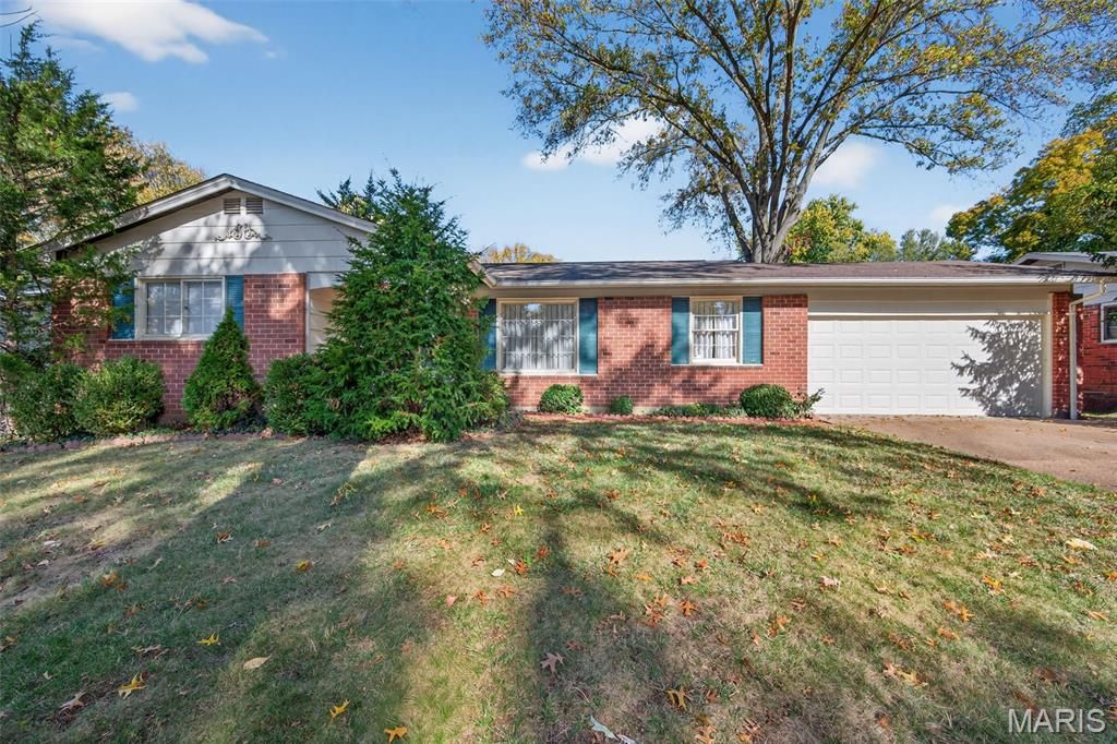 2175 Somerset Drive, St Louis, MO 63033