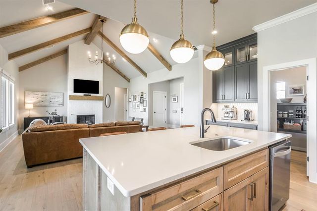 10028 Lacewood Drive, Edmond, OK 73025