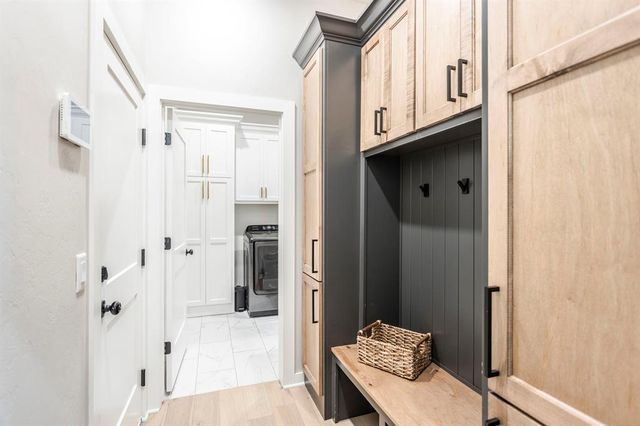 10028 Lacewood Drive, Edmond, OK 73025