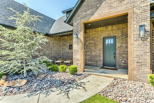 10028 Lacewood Drive, Edmond, OK 73025