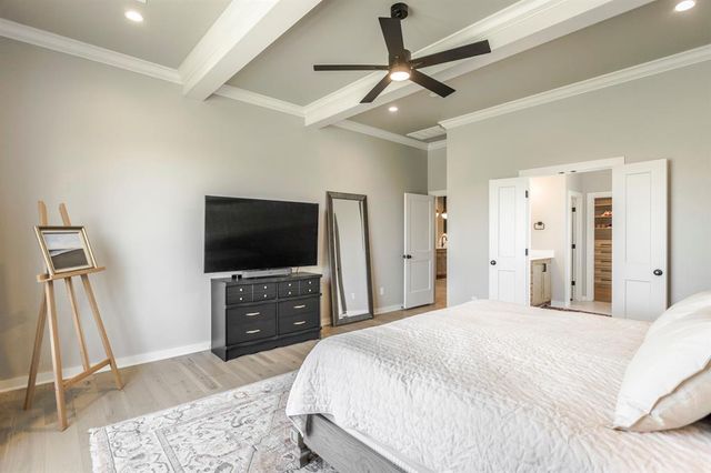 10028 Lacewood Drive, Edmond, OK 73025