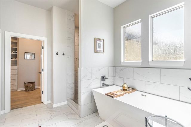 10028 Lacewood Drive, Edmond, OK 73025