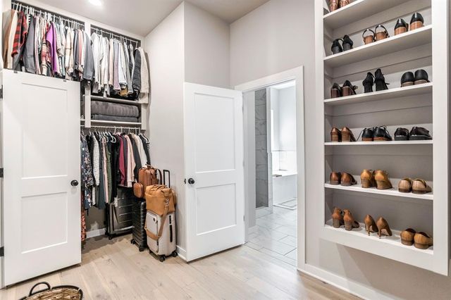 10028 Lacewood Drive, Edmond, OK 73025