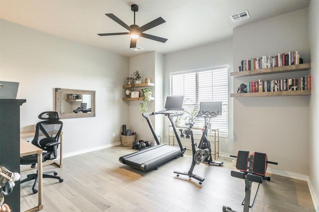 10028 Lacewood Drive, Edmond, OK 73025