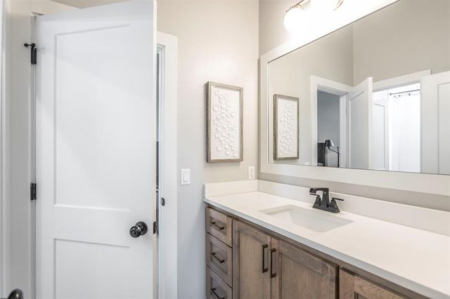 10028 Lacewood Drive, Edmond, OK 73025