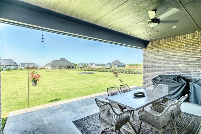 10028 Lacewood Drive, Edmond, OK 73025